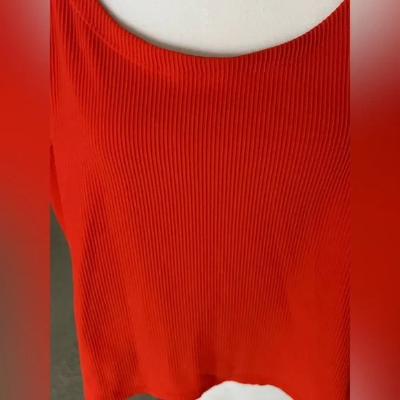 NWOT Athleta Cropped Tank Size 3X Color is Orangey Red - Picture 3 of 7